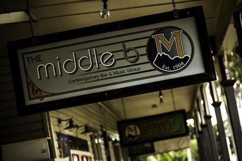 فندق The Middle Pub مولومبمبي المظهر الخارجي الصورة